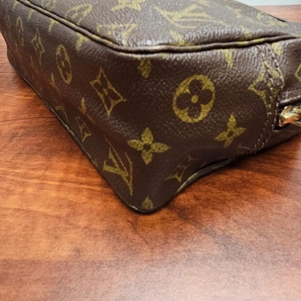 Authentic Louis Vuitton Trousse Toilette 28 Monogram Cosmetic Travel Pouch Bag